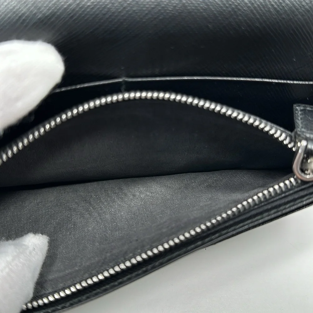 Authenticated PRADA Unisex Saffiano Leather Bi-Fold Bi-color Wallet- Black/White